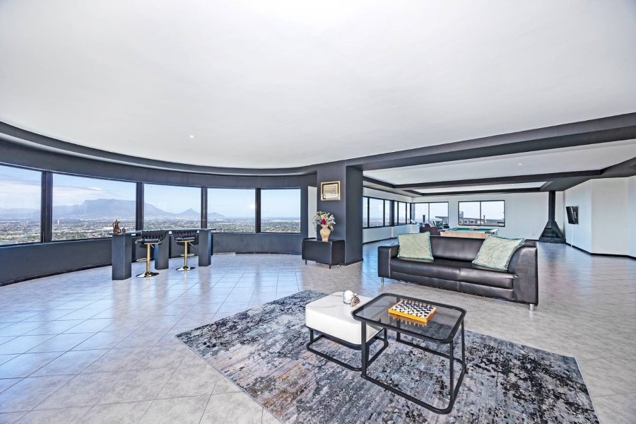 8 Bedroom Property for Sale in Plattekloof Western Cape